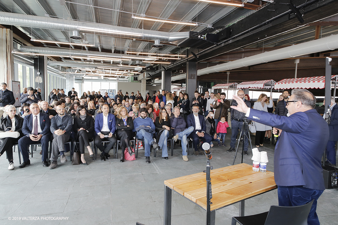 _X9B7427 copia.jpg - 13/04/2019. Torino. Apertura , nell'ex Palazzo Fuksas, del Mercato Centrale nel quartiere di Porta Palazzo, da un'idea di Umberto Montano imprenditore della ristorazione. Nella foto un momento della cerimonia di apertura con la presentazione del progetto a cura di Umberto Montano presidente del Mercato Centrale.